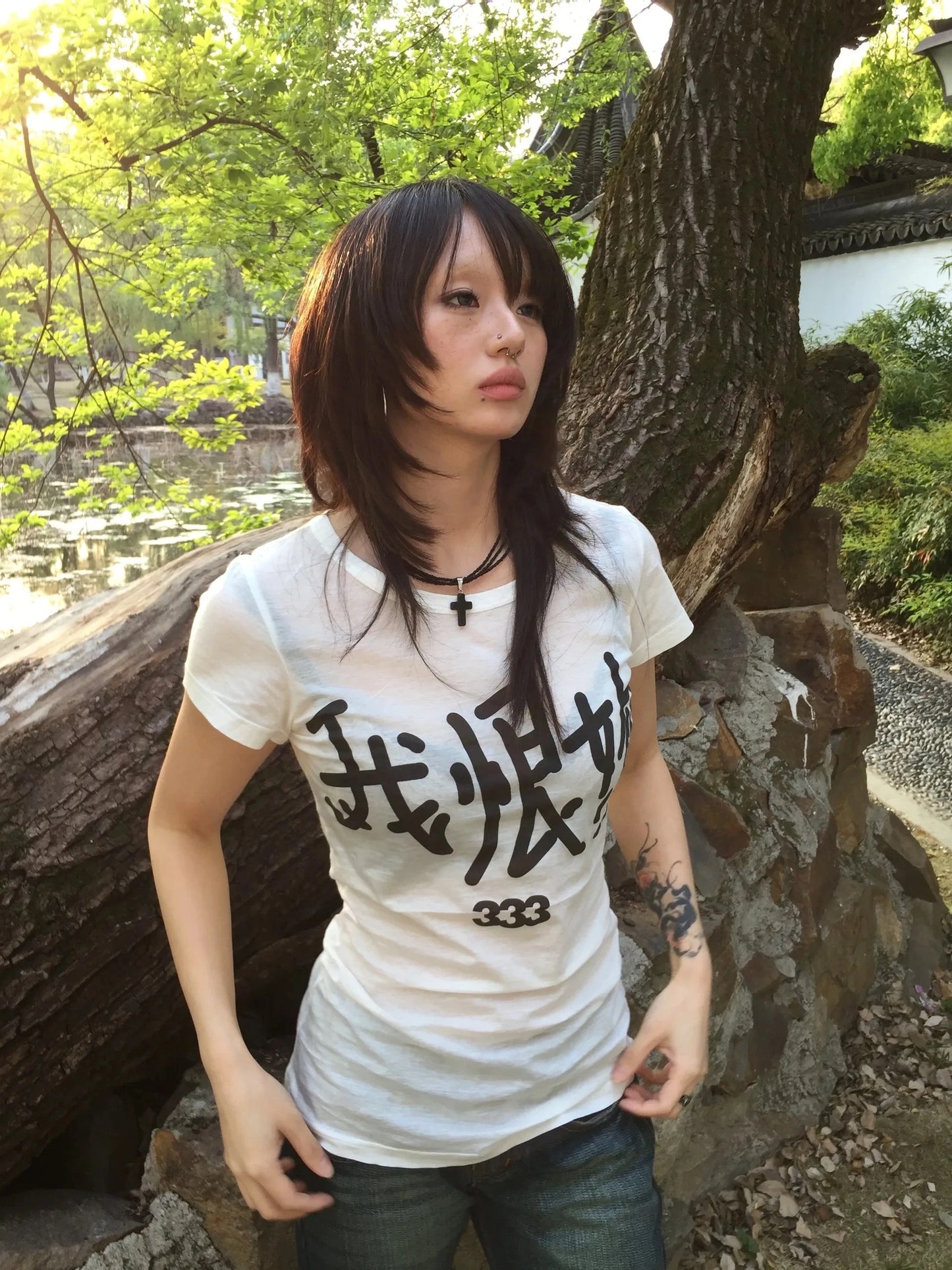 Visual Kei Chinese Character Print Baby Tee with Cross Necklace Shoptery