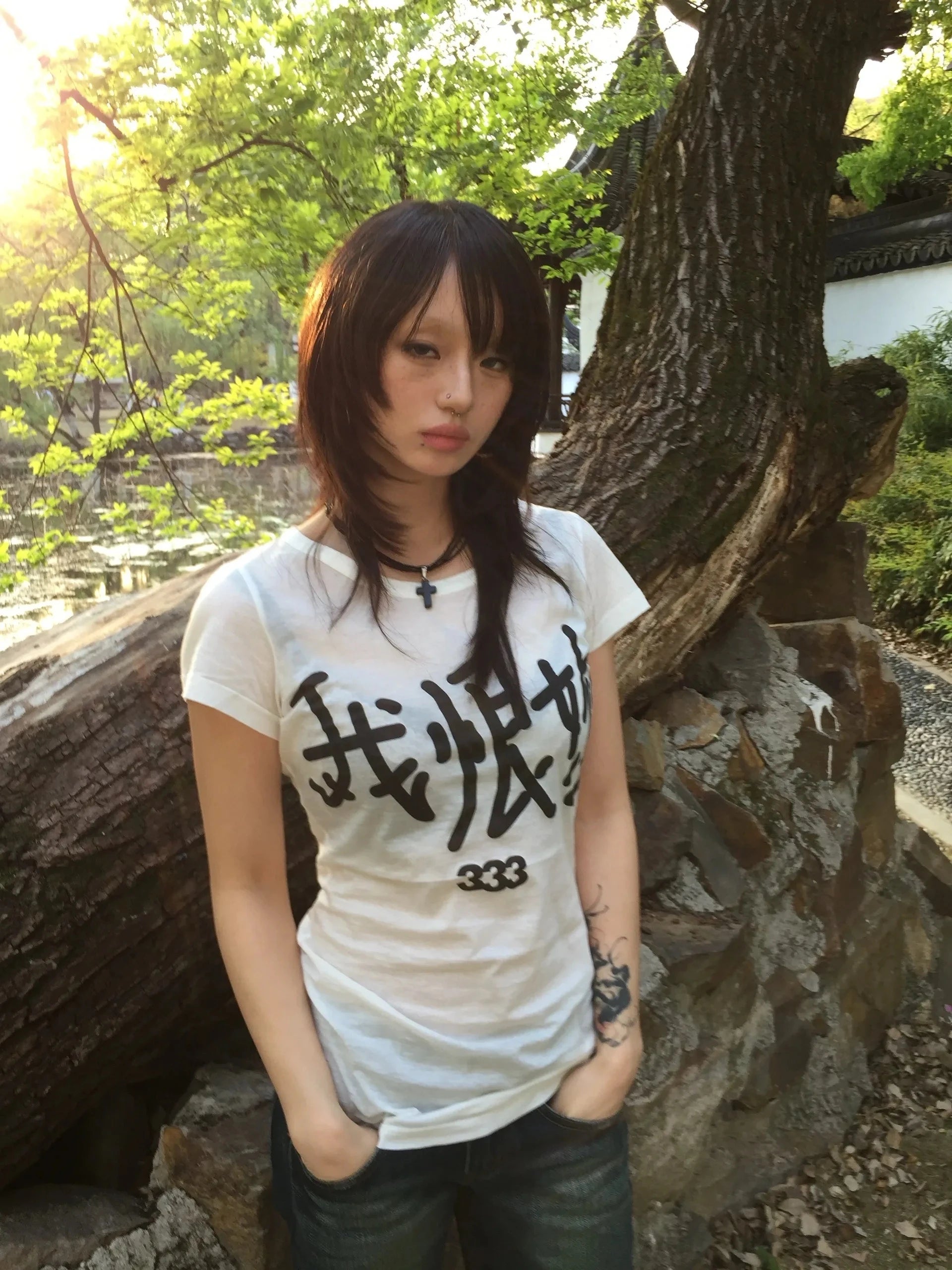 Visual Kei Chinese Character Print Baby Tee with Cross Necklace Shoptery