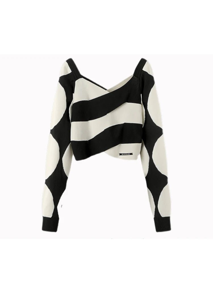 Monochrome Wave Cropped Sweater - 