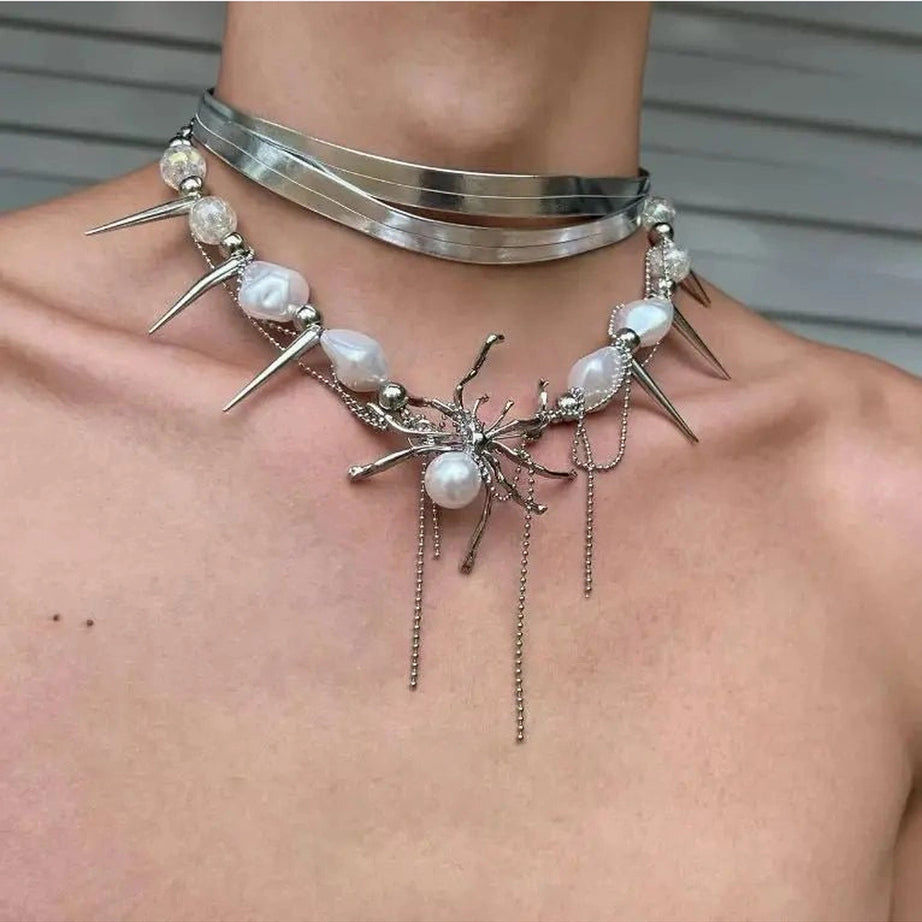 Alt Spider Queen Pearl Spike Choker 01 Shoptery