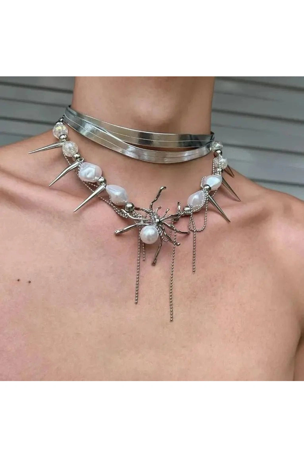 Alt Spider Queen Pearl Spike Choker 01 Shoptery