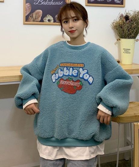 Vintage Strawberry Print Warm Sweatshirt - Sweatshirts